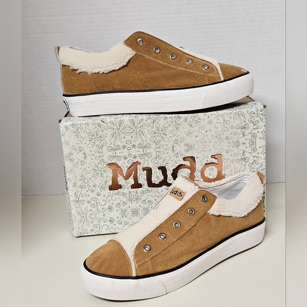 Mudd Women's Brown and Cream Sneakers